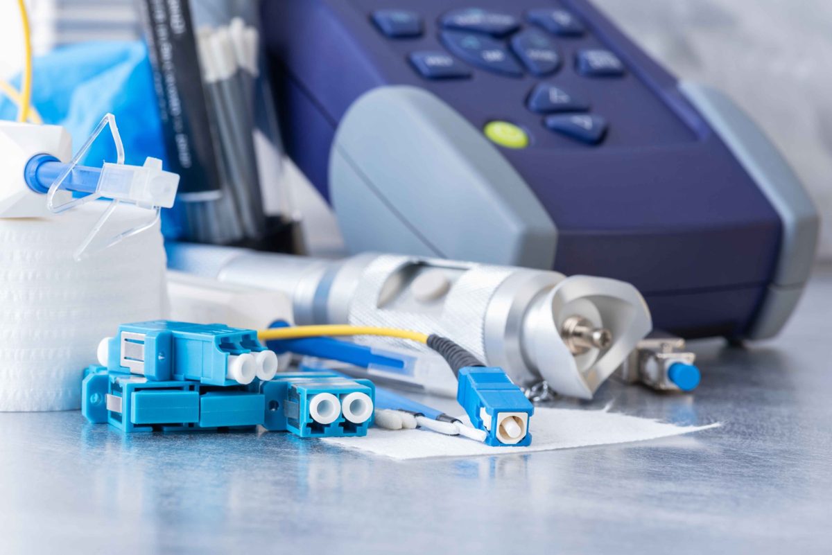 Connecteurs et outils de mesure pour fibre optique